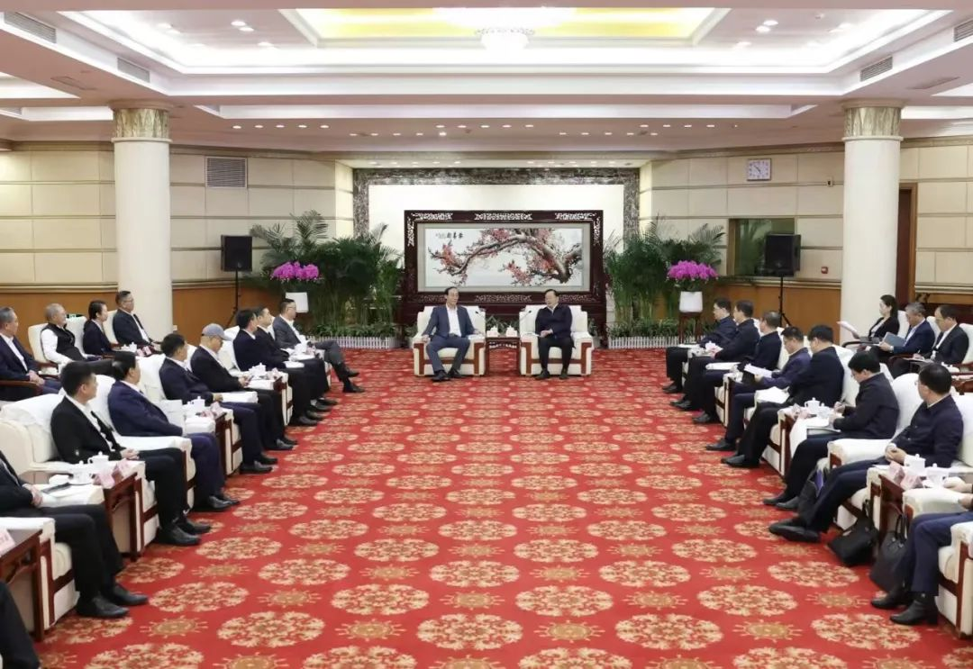 米蘭集團董事長李軍受邀出席華中科技大學第十六屆企業家論壇，并發表演講